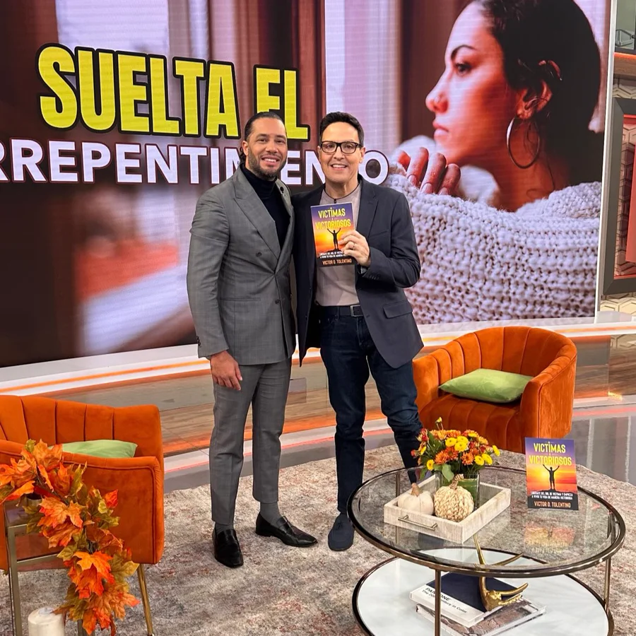Victor O. Tolentino on the Despierta América set